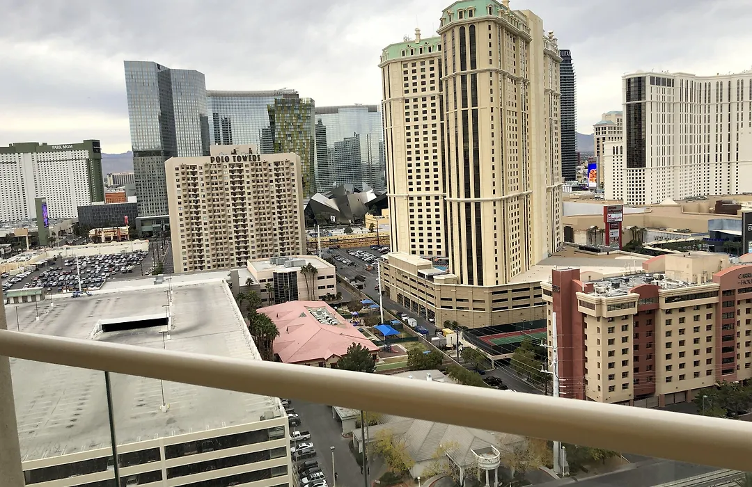 True 1Br Balcony Suite With Strip View At Mgm Signature-1